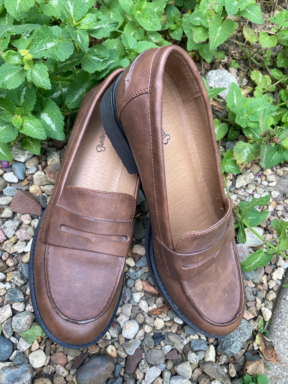 Bare Traps size 9.5 brown faux leather slip on penny loafers